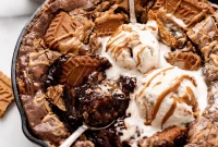Gooey Vegan Biscoff Skillet Brownie
