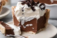 Effortless 6-Ingredient Vegan Chocolate Pie (Tofu & Nut Free)