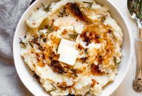 The Ultimate Whole30 Vegan Mashed Potatoes
