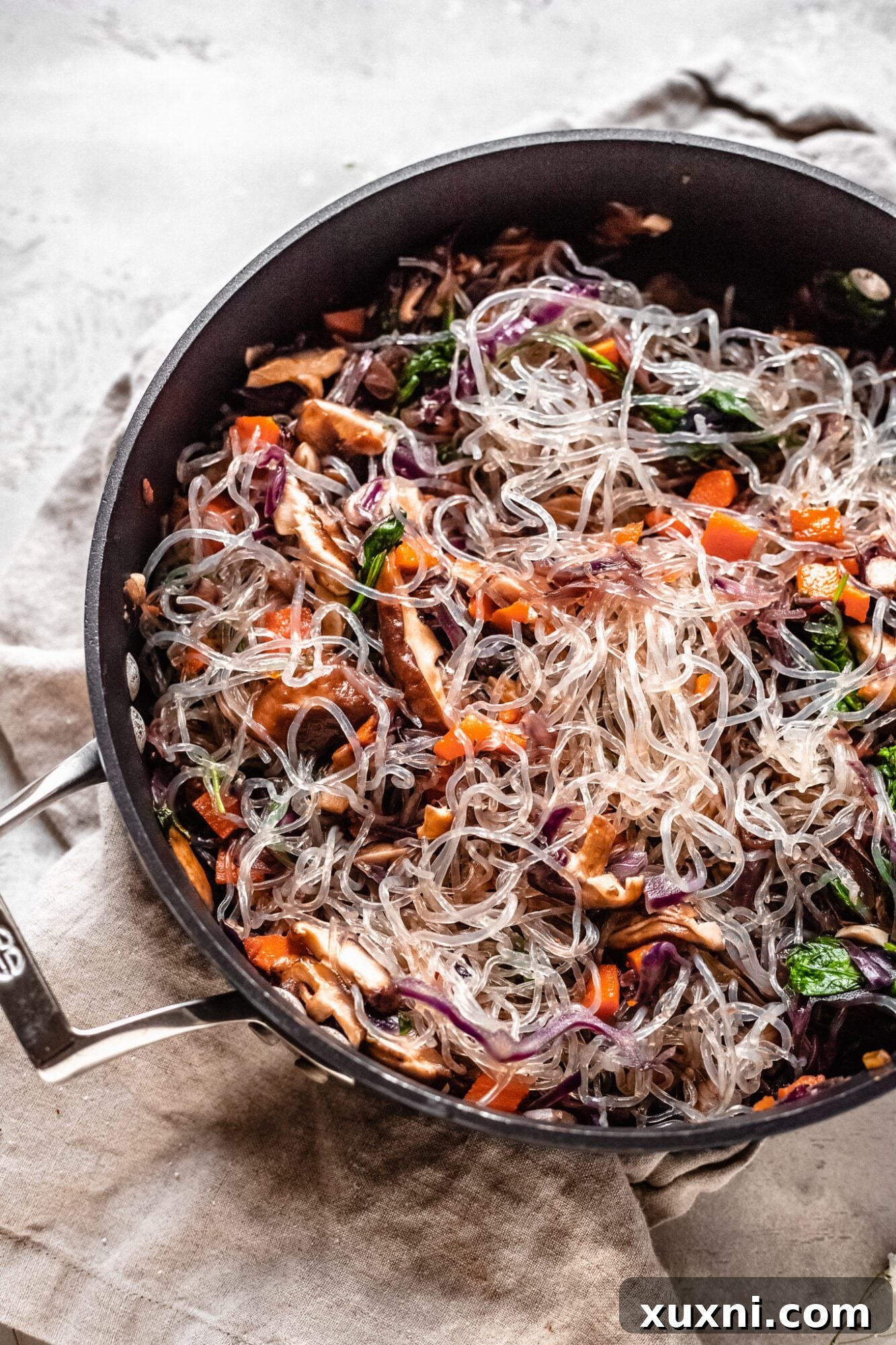 Effortless Keto Paleo Vegan Lo Mein Stir-Fry 8 kelp noodles in stir fry veggies