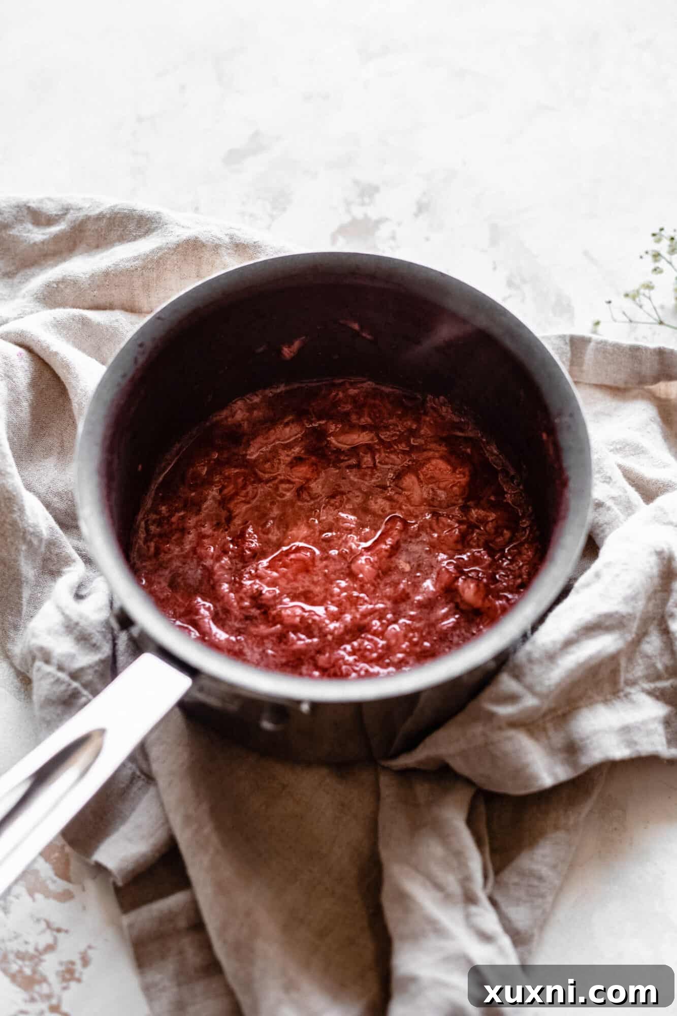 sauce pot strawberries 