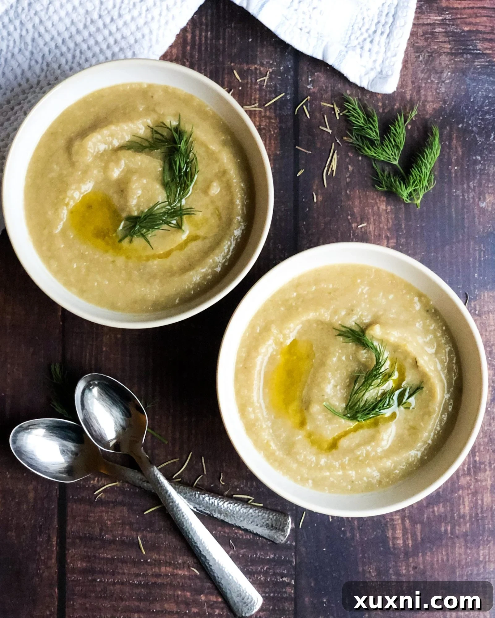 Creamy Vegan Cauliflower Delight 2 A vibrant bowl of creamy dairy-free cauliflower soup, garnished with fresh herbs, perfect for a healthy weeknight meal. This Whole30 and protein-packed recipe offers comfort without compromise.