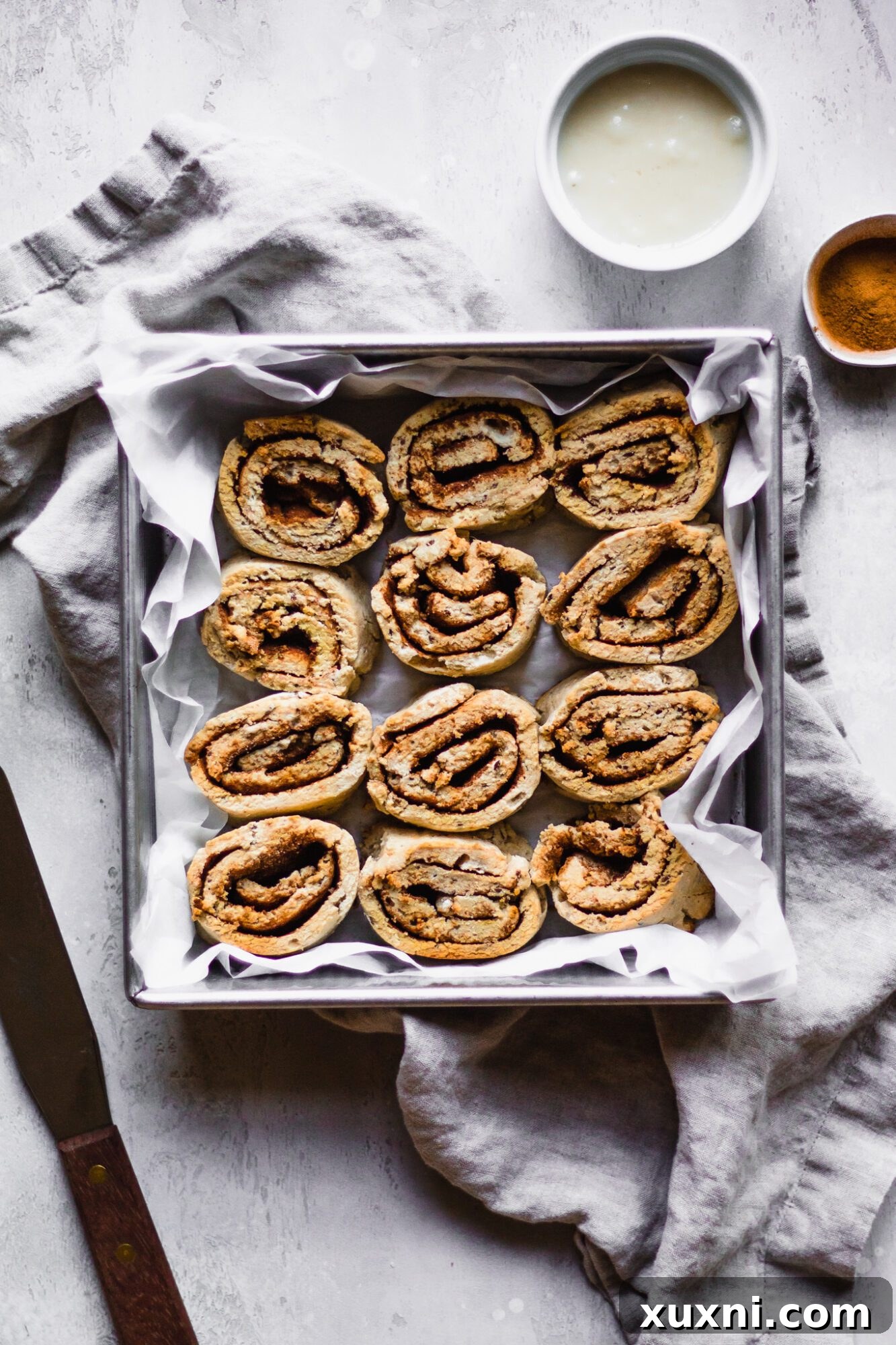 En İyi Paleo ve Vegan Tarçınlı Rulolar 9 naked cinnamon rolls