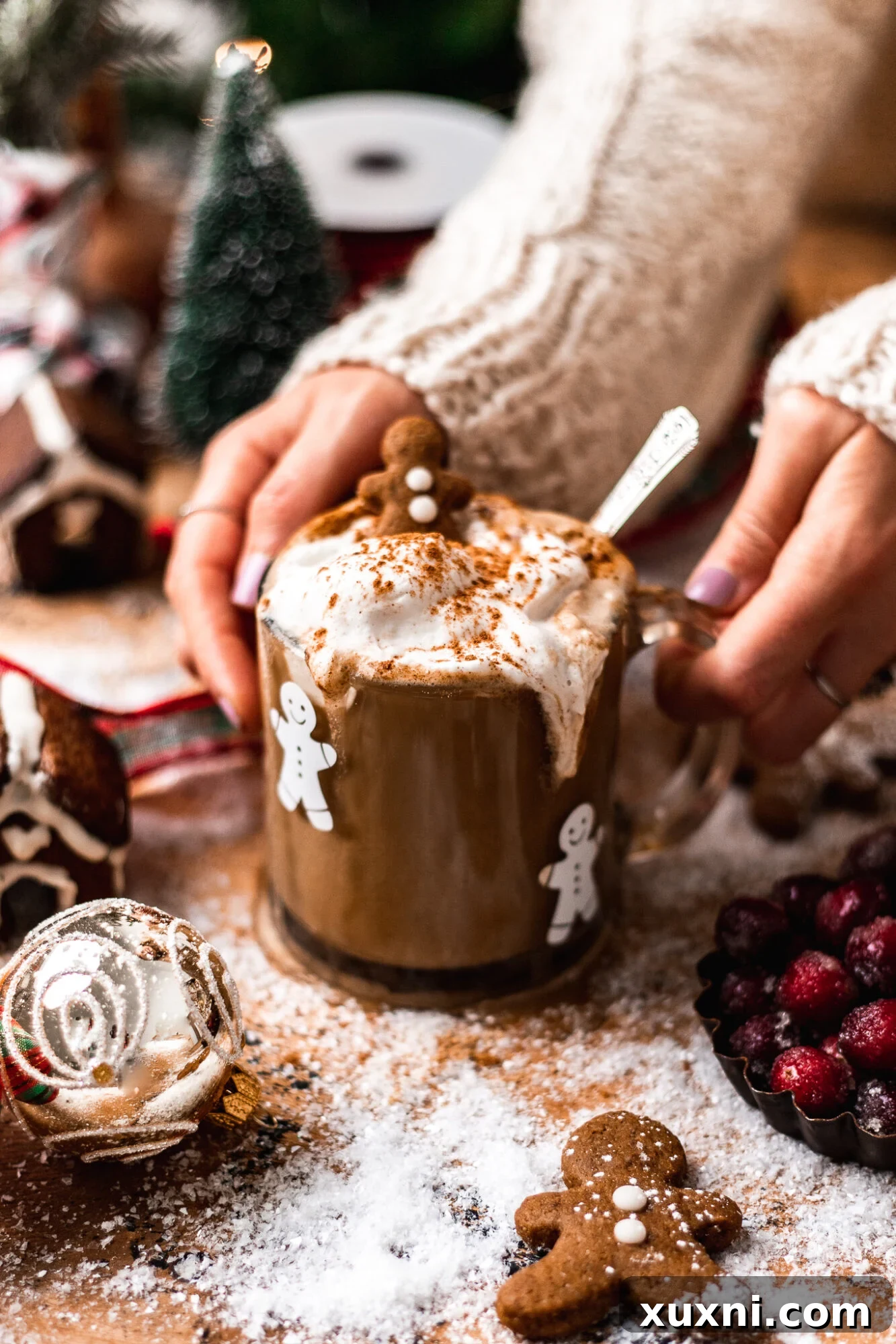 hands holding gingerbread latte