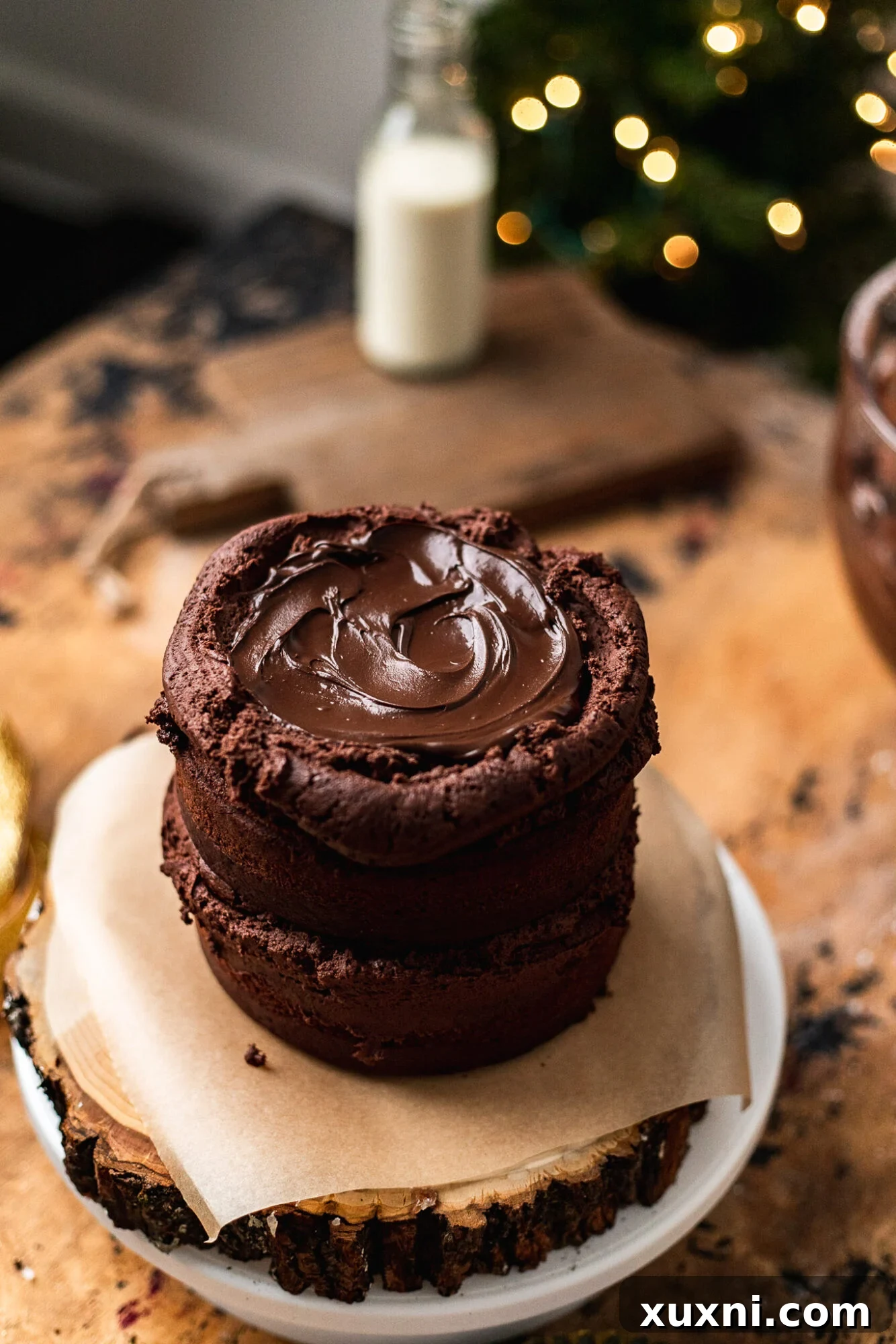 Step-by-step image illustrating how to assemble and layer a vegan chocolate hazelnut cake with frosting.