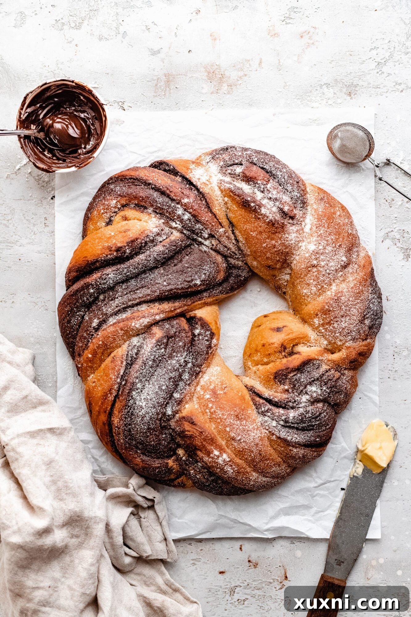 Easy Vegan Chocolate Hazelnut Bread Wreath, ready to be served!