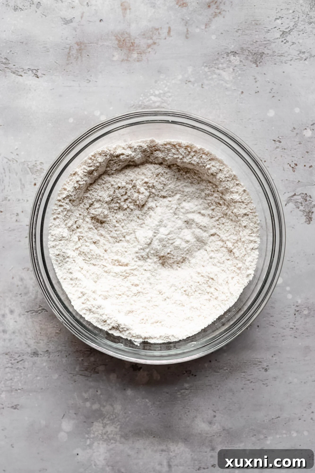 Muhteşem Vegan Şampanyalı Yılbaşı Kapkekleri 7 Bowl of whisked dry ingredients for cupcakes