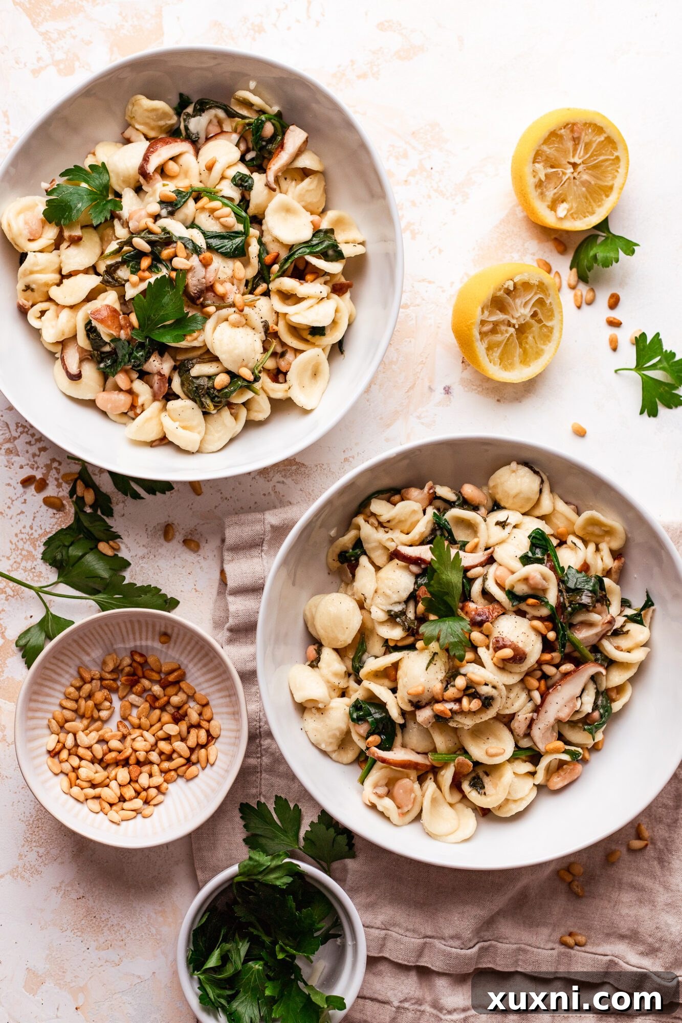 Velvety Vegan Mushroom and Spinach Pasta 5 Two beautifully plated bowls of healthy vegan mushroom pasta, garnished and ready to serve.