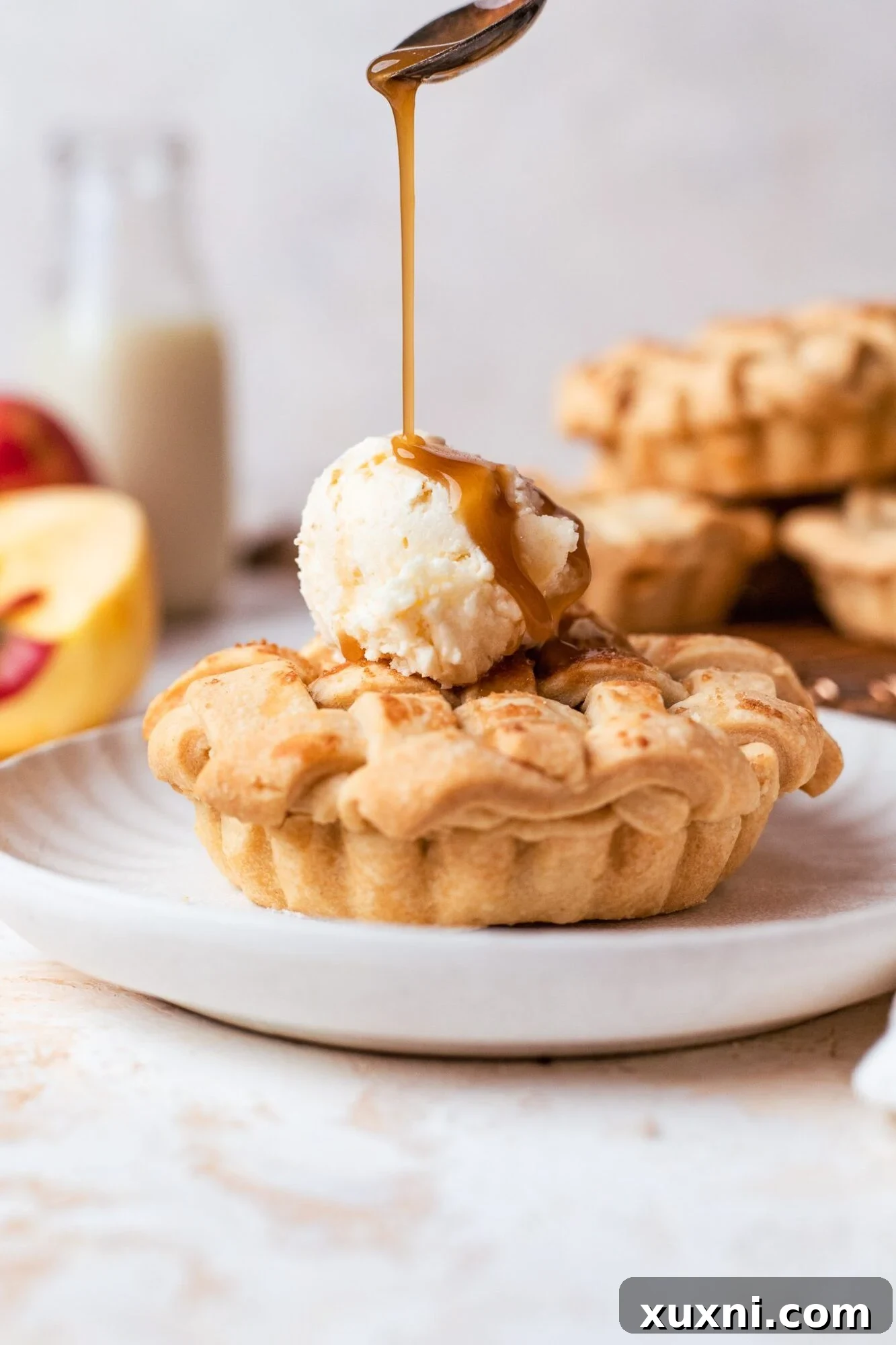 Quick and Easy Vegan Gluten Free Mini Apple Pies 2 Easy Mini Apple Pies (Vegan + Gluten Free!)