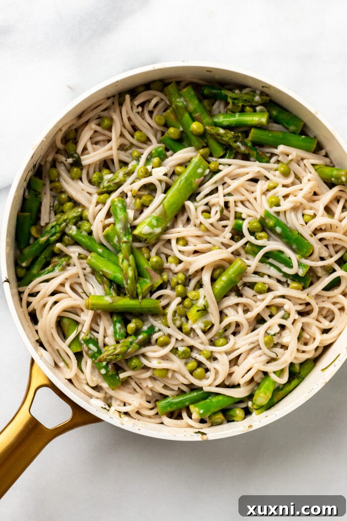 Tossed pasta in the bowl