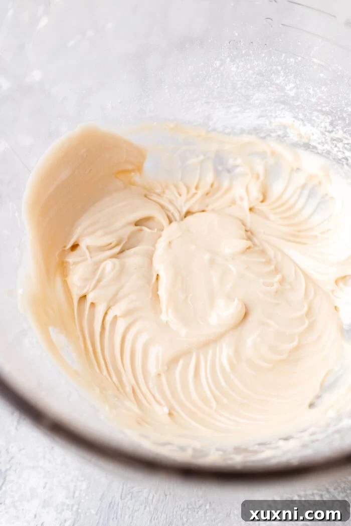 creamy vegan cream cheese filling in a bowl