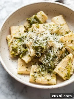 vegan pasta con broccoli in a bowl