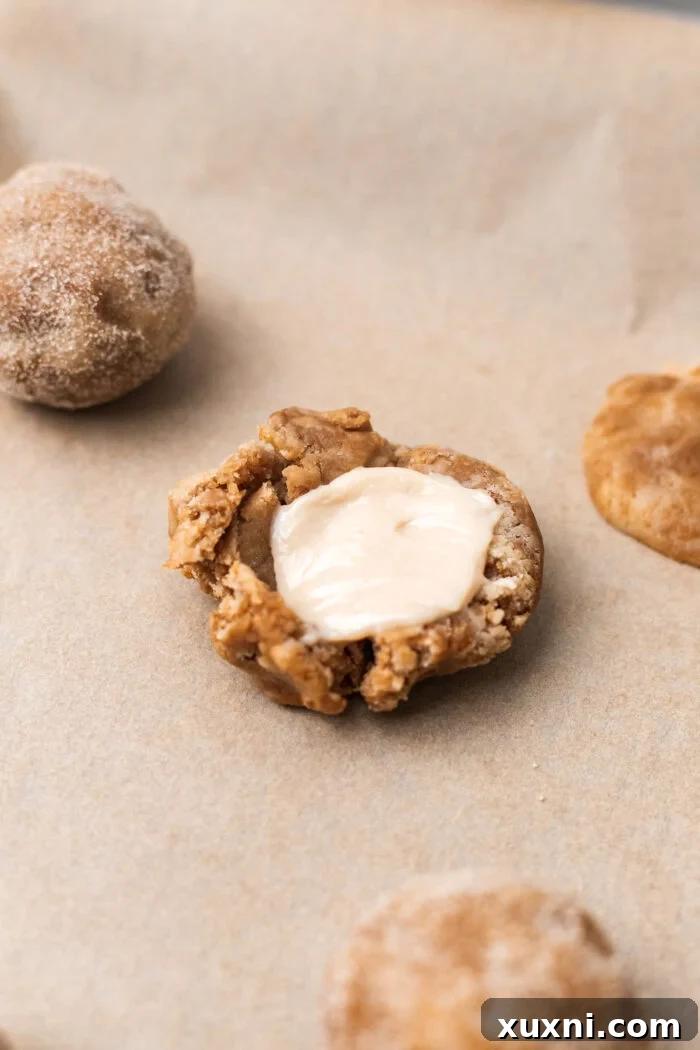 filling the tiramisu cookies