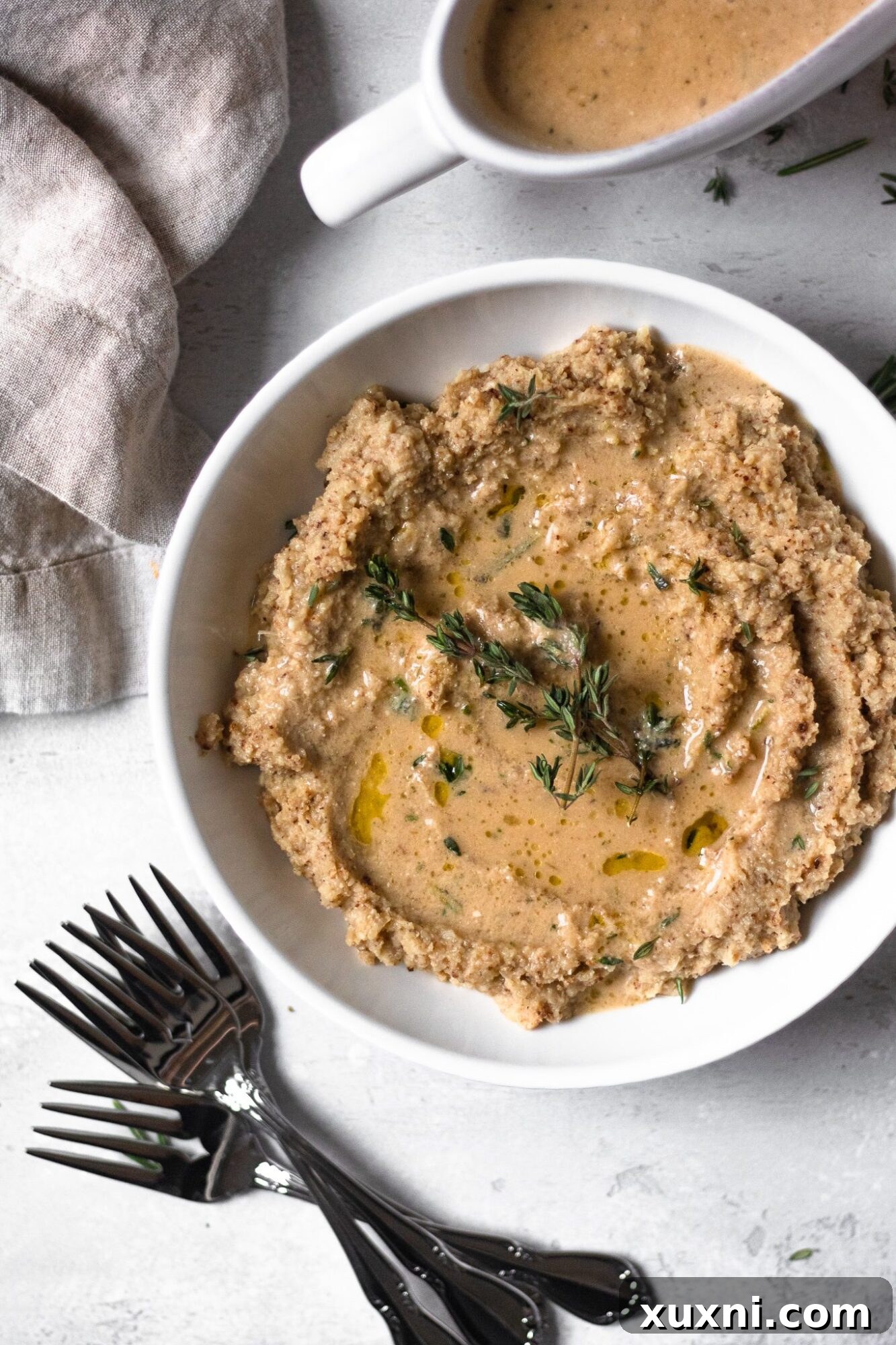 mashed cauliflower with vegan gravy